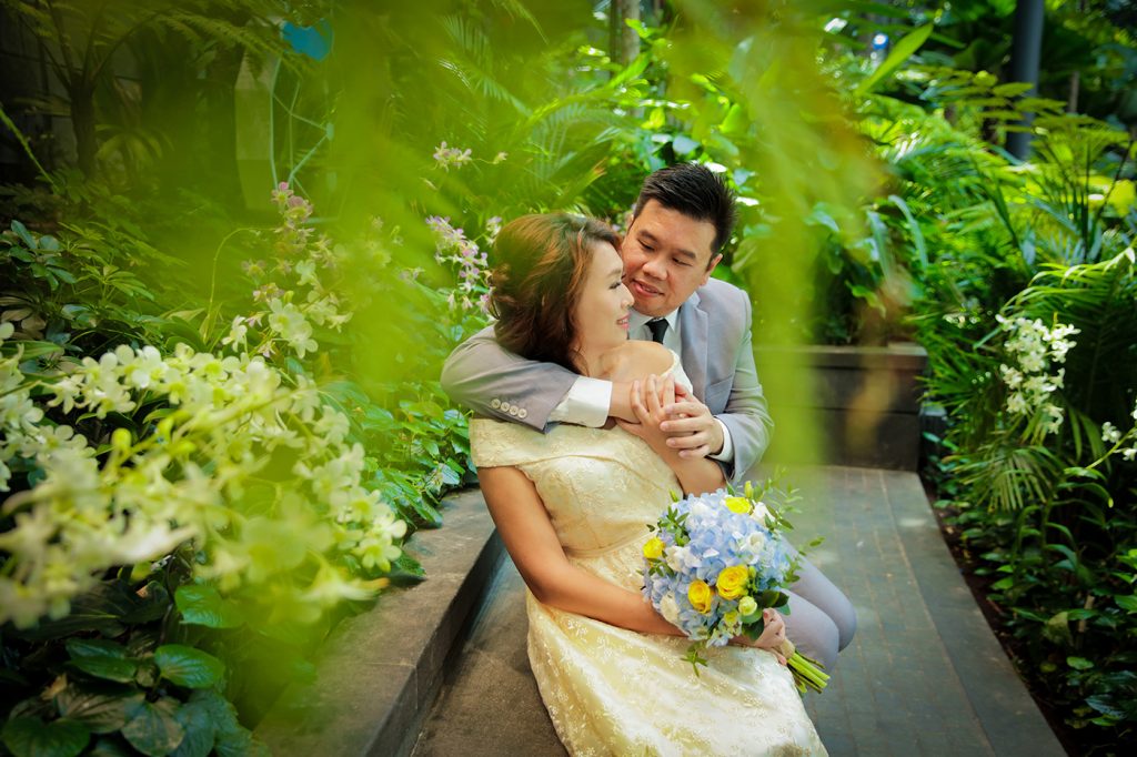 Bride in Chinese red kua changing into wedding dress during bridal preparation