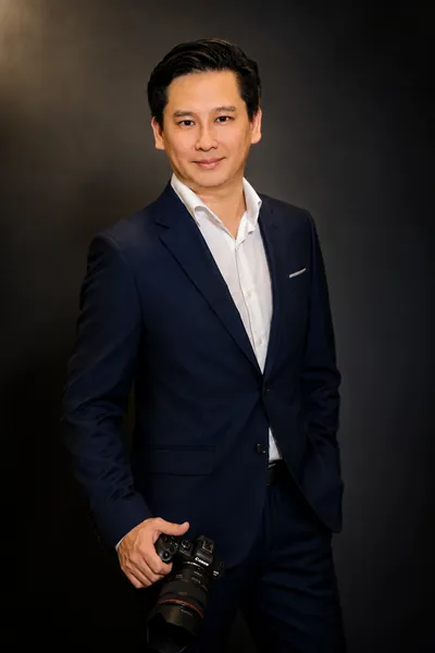 Sito Rong Feng, founder and lead photographer at iSnap Photography Singapore
